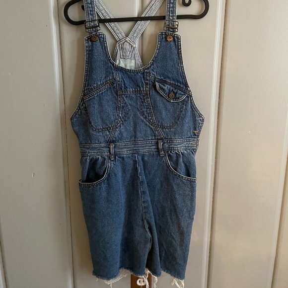 Classic Denim Short Overalls with Adjustable Straps and Front Pocket main image 1